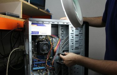 Кому тут виндоуз переустановить пару раз, а потом и сеть хорошенько настроить? Кому тут виндоуз переустановить пару раз, а потом и сеть хорошенько настроить?