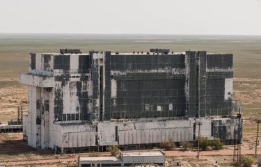 Путешествуя по Казахстану, фотограф наткнулся на заброшенный ангар для космических кораблей(38 фото) Путешествуя по Казахстану, фотограф наткнулся на заброшенный ангар для космических кораблей(38 фото)