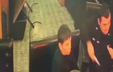 Полицейские задержали петербуржца, ранившего ножом оппонента у Московского вокзала (1 фото + 1 видео) Полицейские задержали петербуржца, ранившего ножом оппонента у Московского вокзала (1 фото + 1 видео)