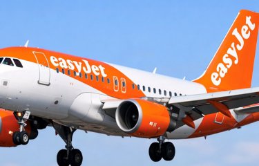 Британцы провезли умершую бабушку на борт самолёта и попытались выдать её за спящую (3 фото) Британцы провезли умершую бабушку на борт самолёта и попытались выдать её за спящую (3 фото)