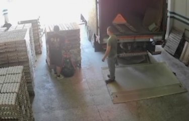 Полицейский в отставке помешал ограблению (1 фото + 1 видео) Полицейский в отставке помешал ограблению (1 фото + 1 видео)
