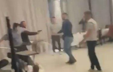 Массовая драка произошла в одном из ресторанов города Шахты (1 фото + 1 видео) Массовая драка произошла в одном из ресторанов города Шахты (1 фото + 1 видео)