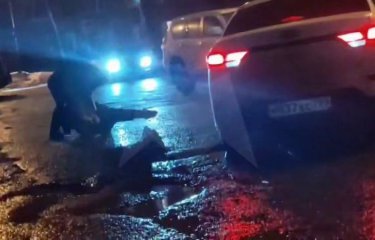 В Подмосковье парень с девушкой устроили драку за телефон прямо на улице (1 фото + 1 видео) В Подмосковье парень с девушкой устроили драку за телефон прямо на улице (1 фото + 1 видео)