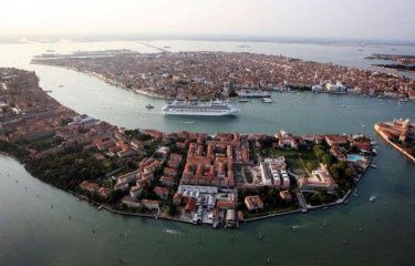 Венеция с высоты птичьего полета (12 фото) Венеция с высоты птичьего полета (12 фото)