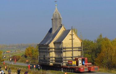 Церковь на колесах, грандиозный переезд (15 фото + видео) Церковь на колесах, грандиозный переезд (15 фото + видео)