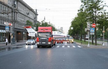 Перевозка самолета по улицам Санкт-Петербурга (11 фото) Перевозка самолета по улицам Санкт-Петербурга (11 фото)