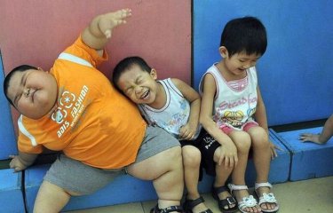 3-летний Сяо-богатырь пугает и детей, и взрослых (5 фото) 3-летний Сяо-богатырь пугает и детей, и взрослых (5 фото)